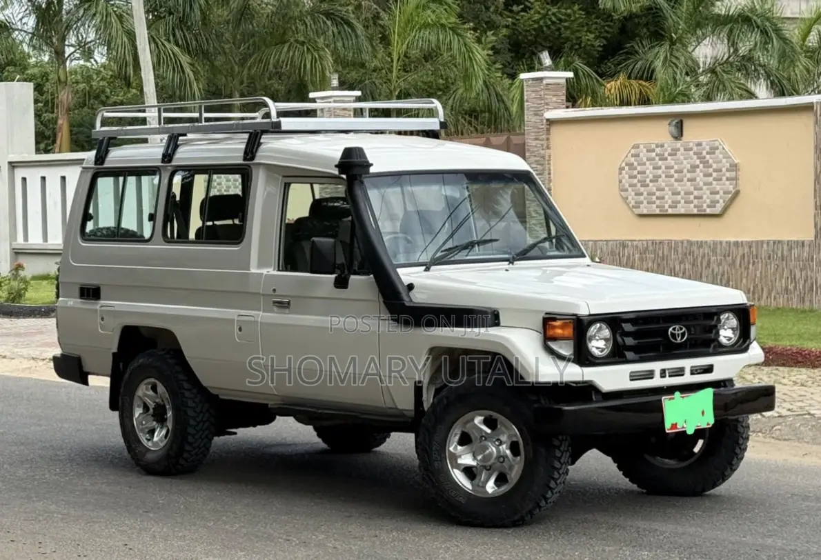 Toyota Land Cruiser 2005 White
