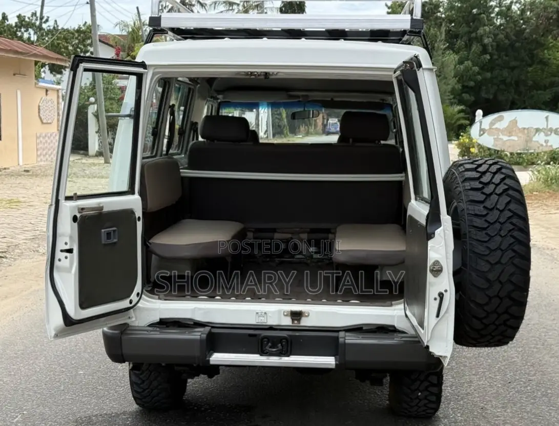Toyota Land Cruiser 2005 White