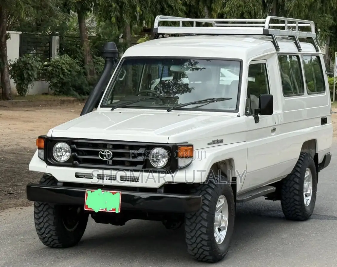 Toyota Land Cruiser 2005 White