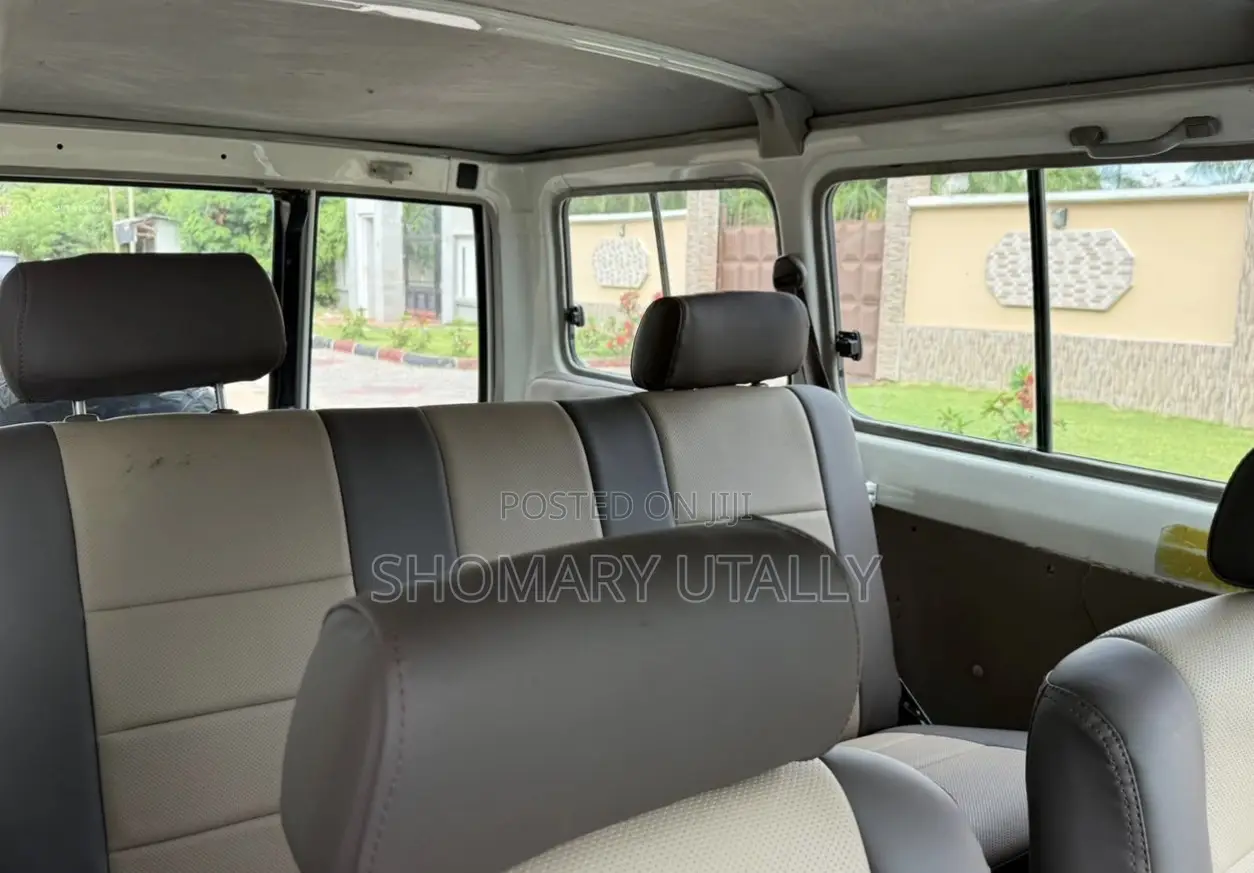 Toyota Land Cruiser 2005 White
