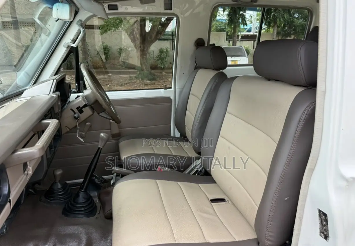 Toyota Land Cruiser 2005 White