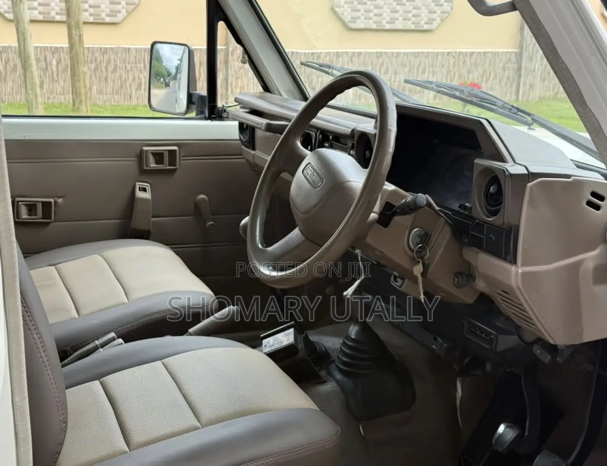 Toyota Land Cruiser 2005 White