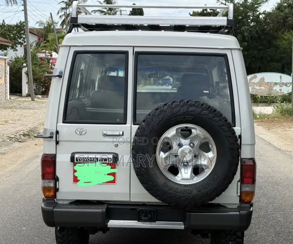 Toyota Land Cruiser 2005 White