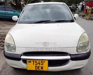 Toyota Duet 2002 White