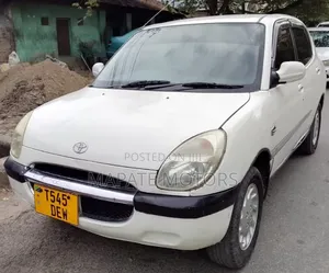 Toyota Duet 2002 White