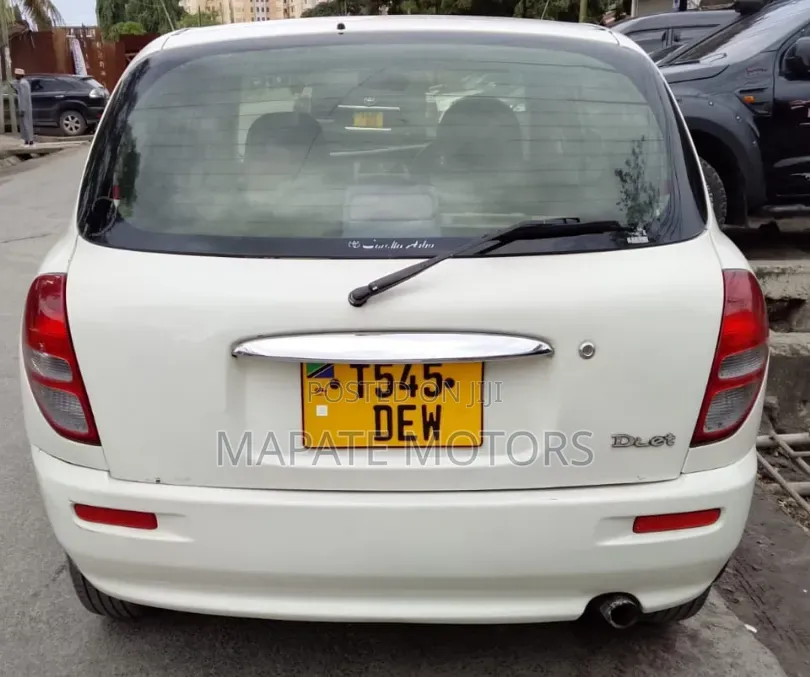 Toyota Duet 2002 White