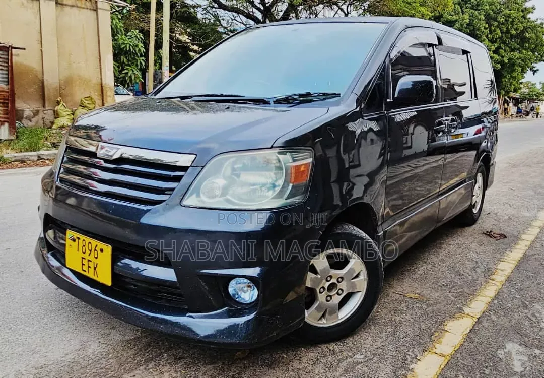 Toyota Noah 2005 Black