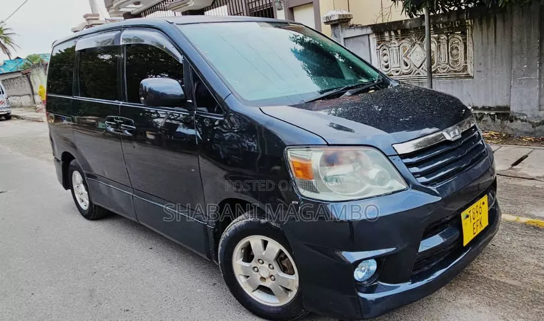 Toyota Noah 2005 Black