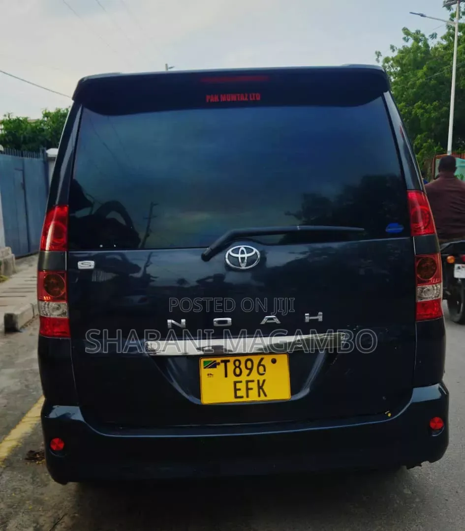 Toyota Noah 2005 Black