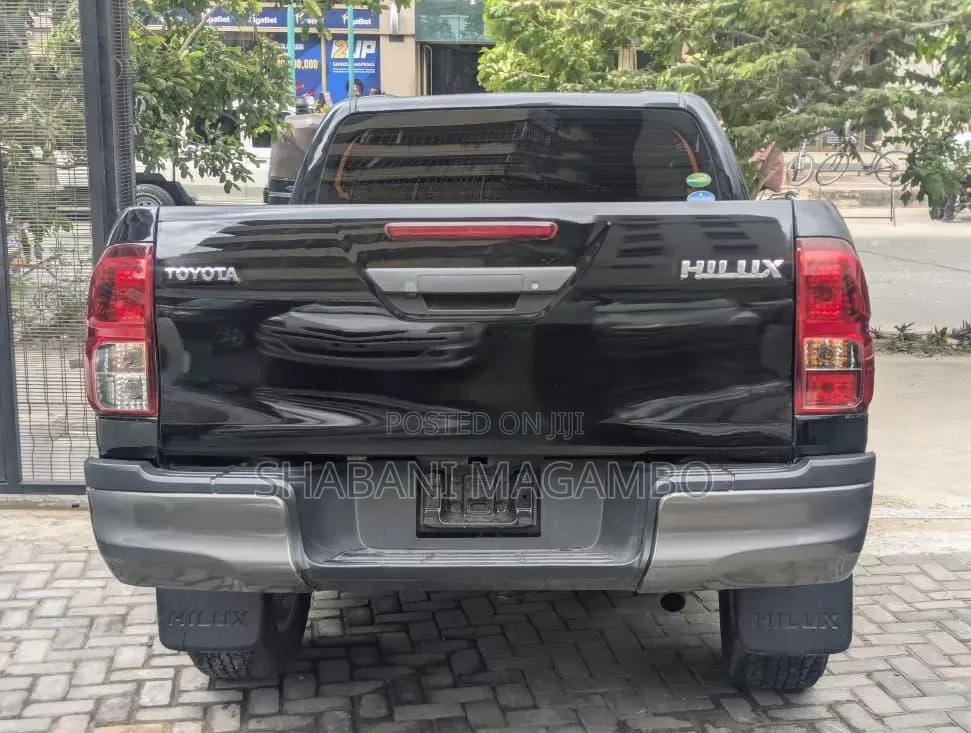 Toyota Hilux 2020 Black