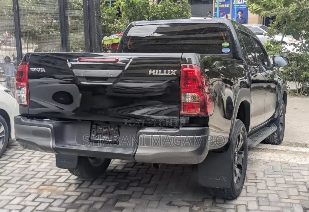 Toyota Hilux 2020 Black