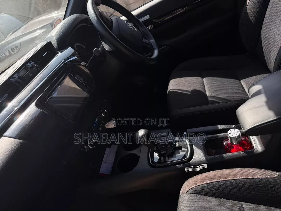 Toyota Hilux 2020 Black