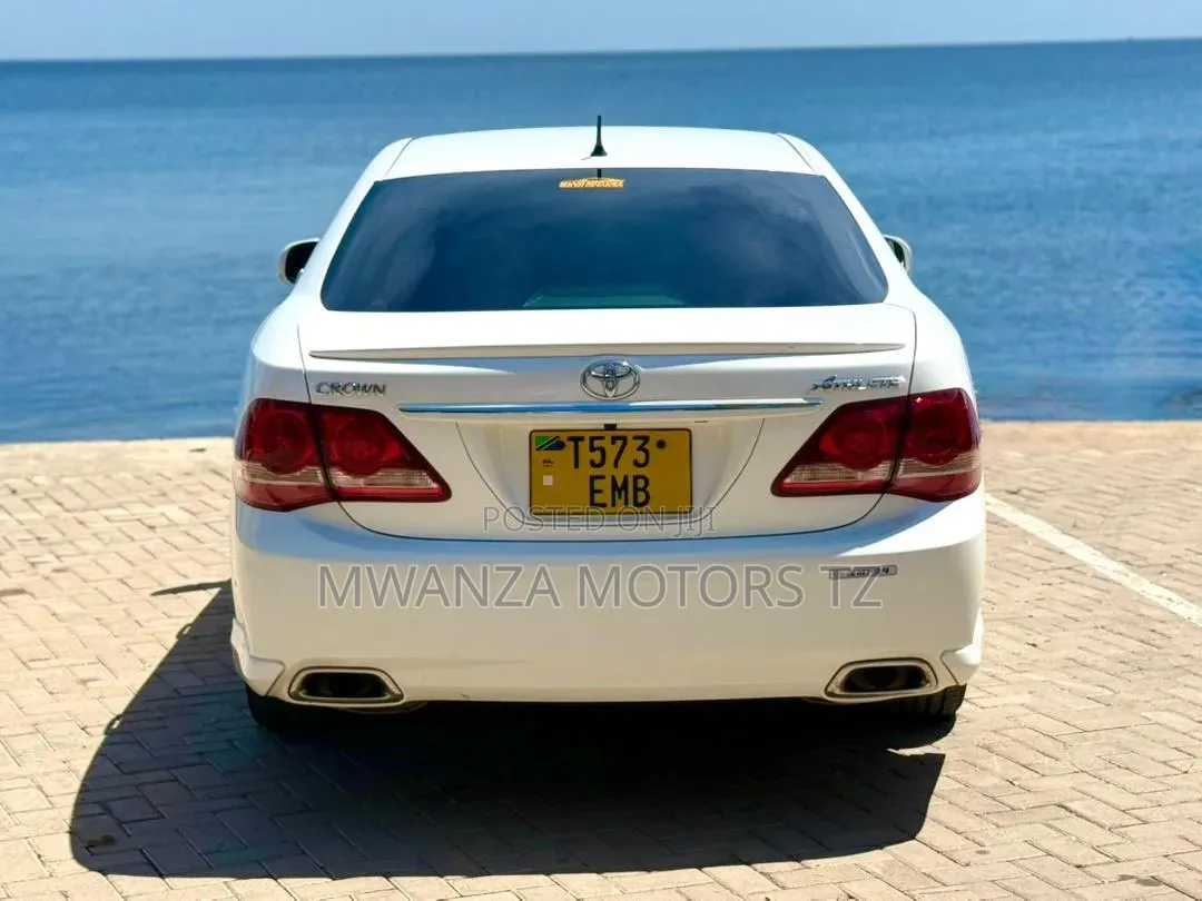 Toyota Crown 2009 Pearl