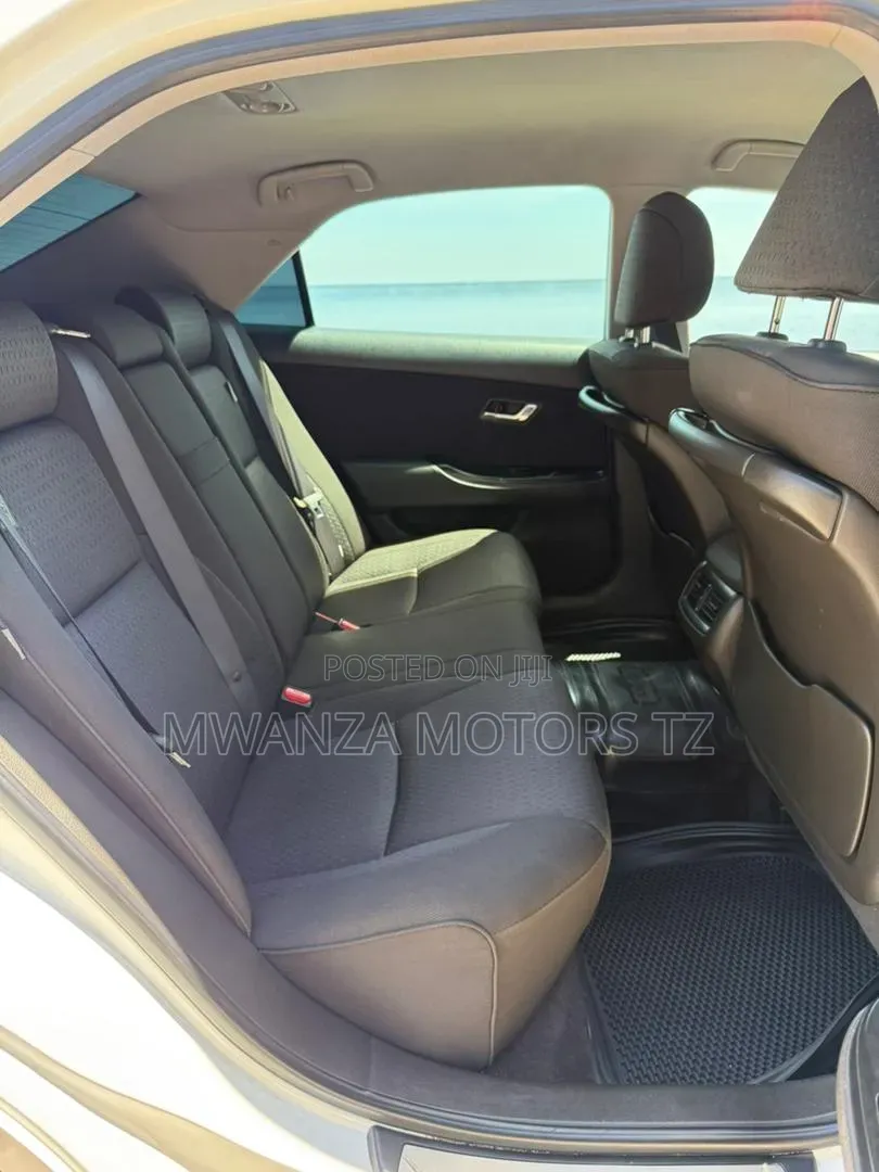 Toyota Crown 2009 Pearl