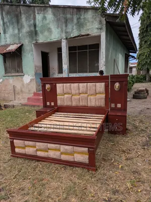 Kitanda //5x6//Bedside Mbili// Switch //Full//Used Mda McHache Sana //