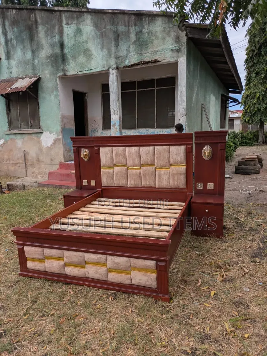Kitanda //5x6//Bedside Mbili// Switch //Full//Used Mda McHache Sana //