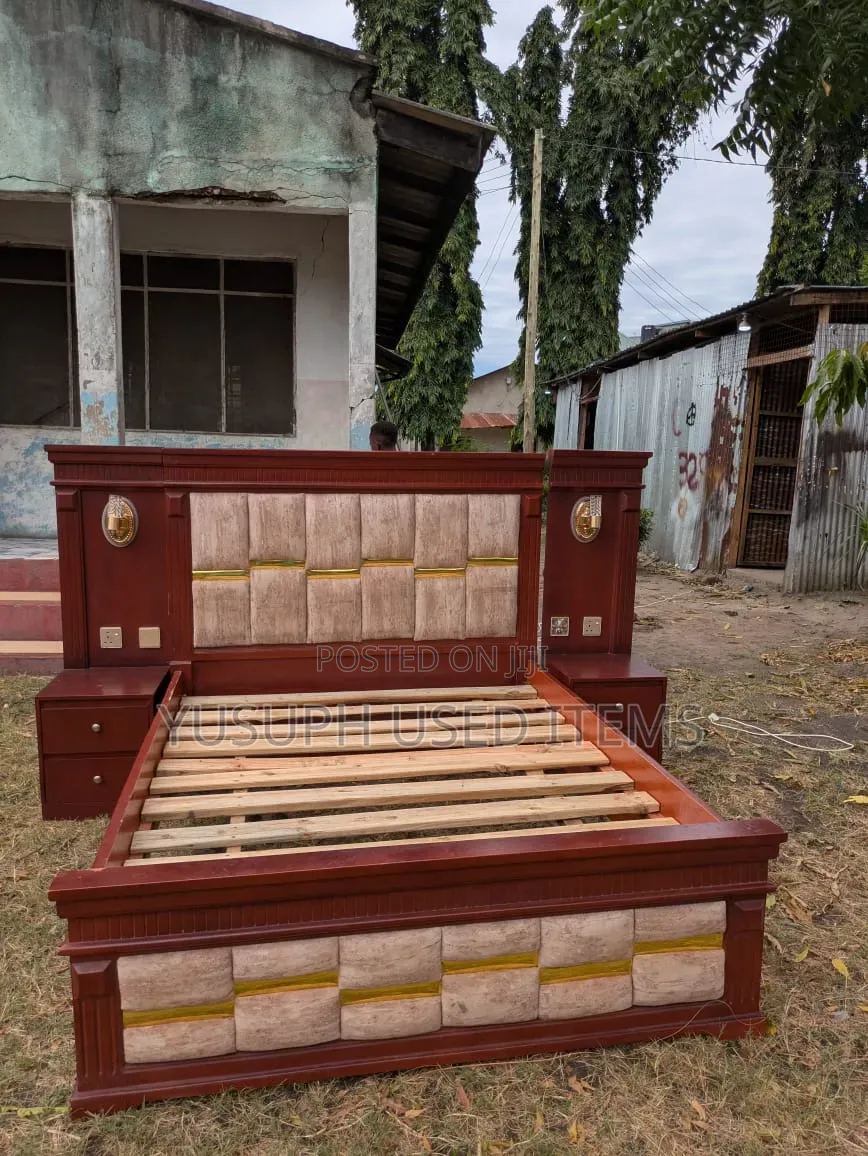 Kitanda //5x6//Bedside Mbili// Switch //Full//Used Mda McHache Sana //