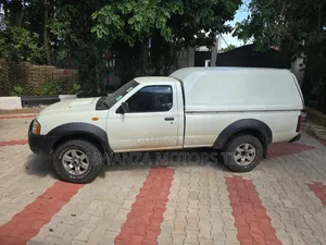 Nissan Hardbody 2014 Pearl