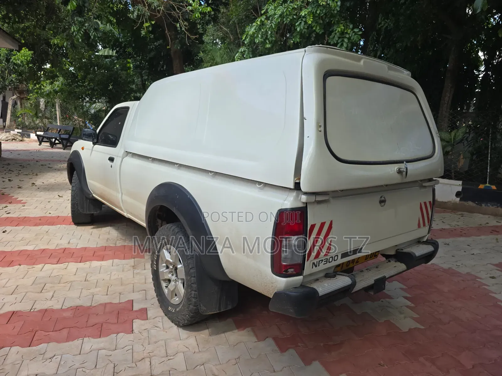 Nissan Hardbody 2014 Pearl
