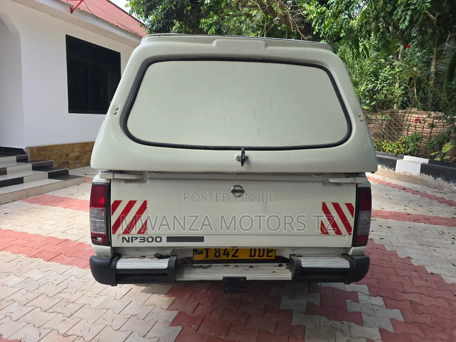 Nissan Hardbody 2014 Pearl