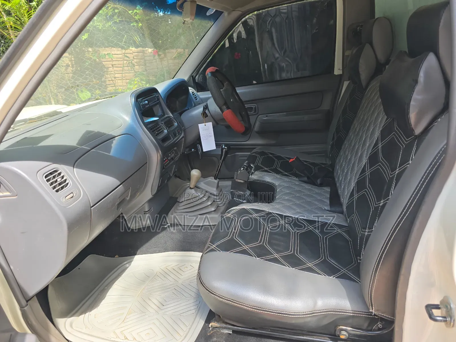 Nissan Hardbody 2014 Pearl