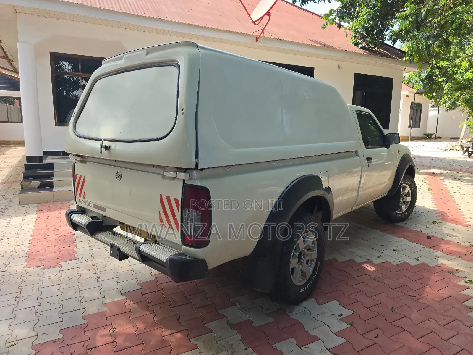 Nissan Hardbody 2014 Pearl