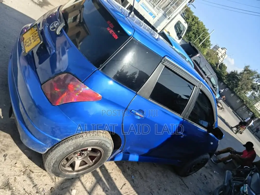 Toyota IST 2004 Blue