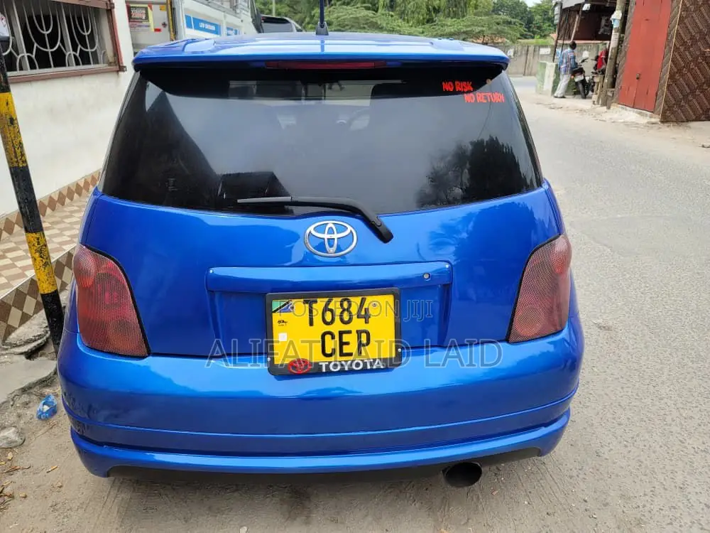 Toyota IST 2004 Blue