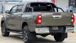Toyota Hilux 2021 Beige
