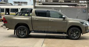 Toyota Hilux 2021 Beige
