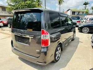 Toyota Noah 2008