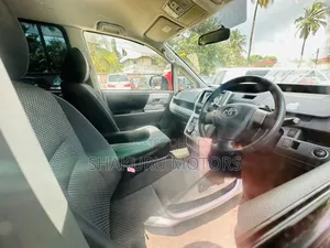 Toyota Noah 2008