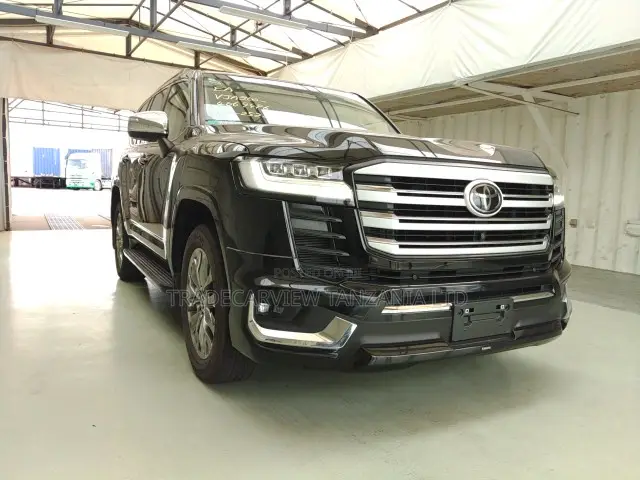 Toyota Land Cruiser LC300 2023 Black