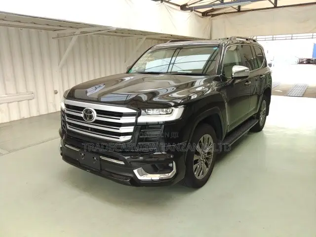 Toyota Land Cruiser LC300 2023 Black