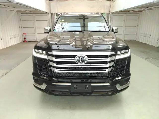 Toyota Land Cruiser LC300 2023 Black