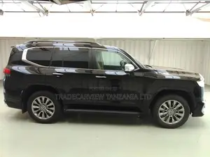Toyota Land Cruiser LC300 2023 Black