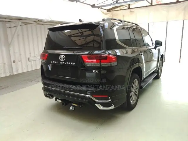 Toyota Land Cruiser LC300 2023 Black
