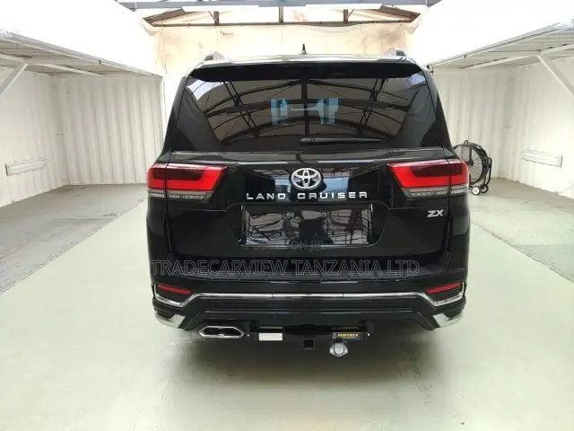 Toyota Land Cruiser LC300 2023 Black