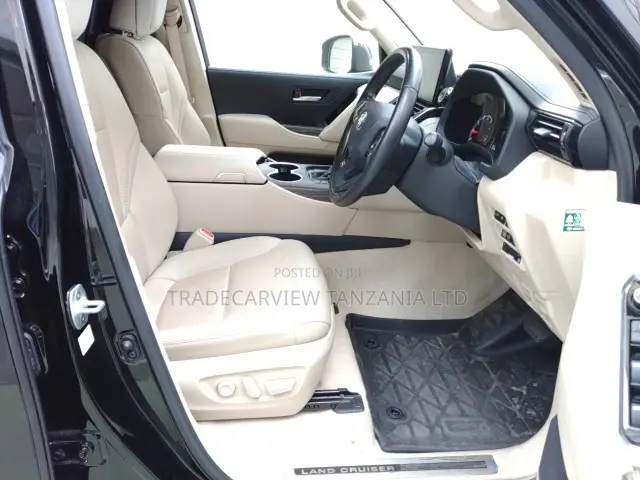 Toyota Land Cruiser LC300 2023 Black