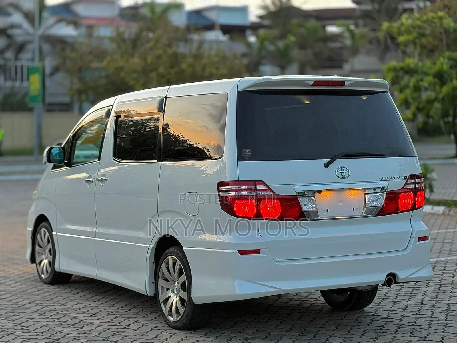 Toyota Alphard 2009 White