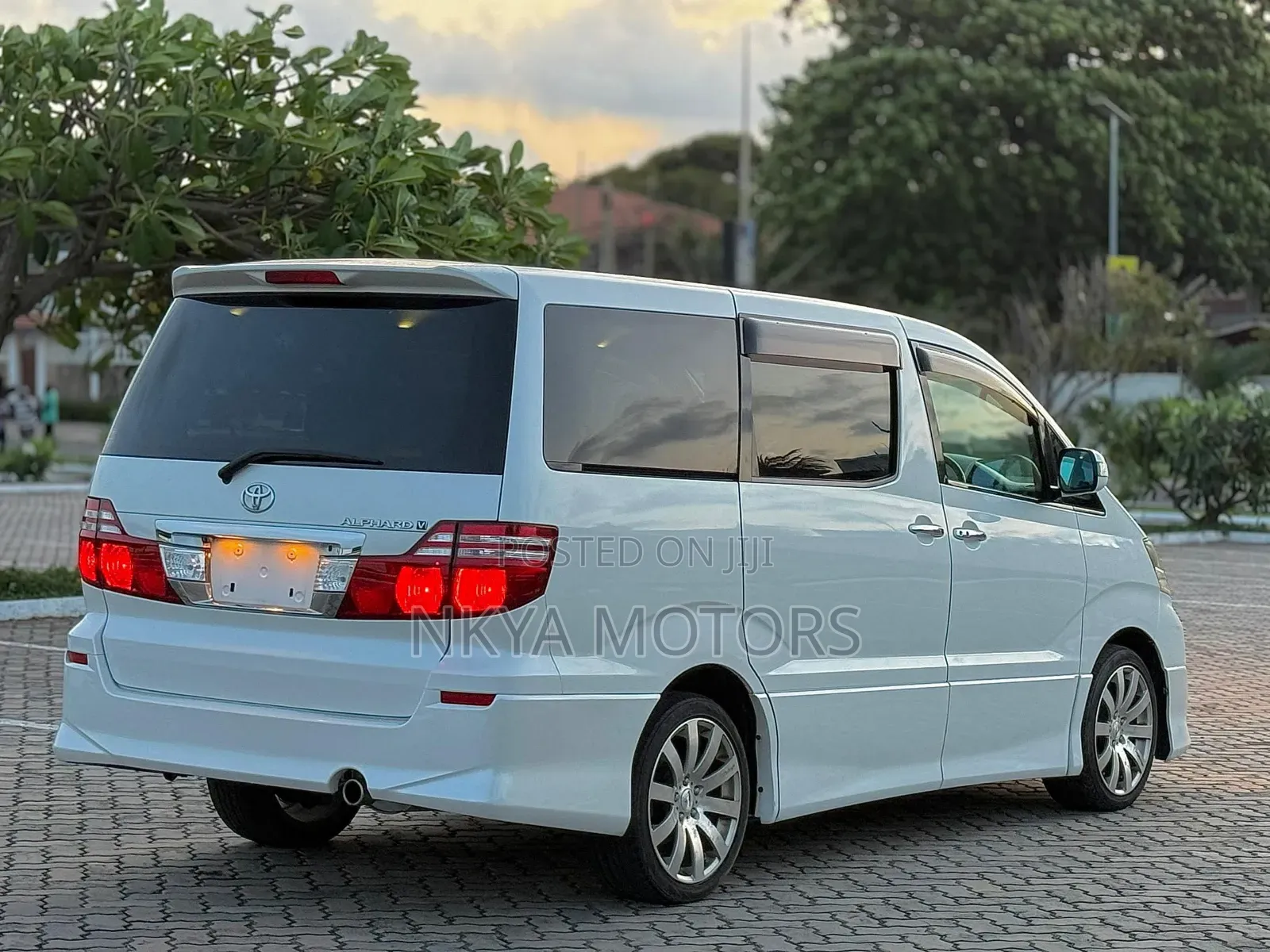 Toyota Alphard 2009 White
