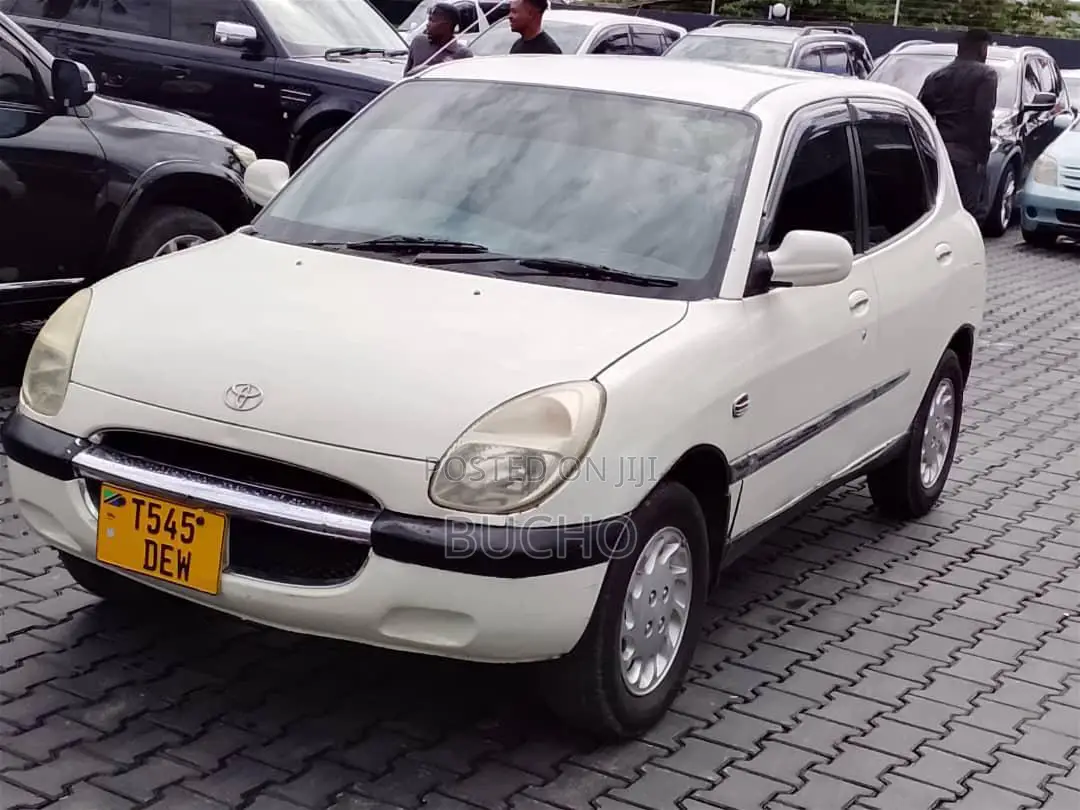 Toyota Duet 2002 White