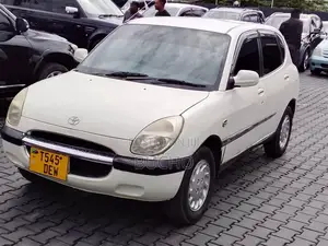 Toyota Duet 2002 White