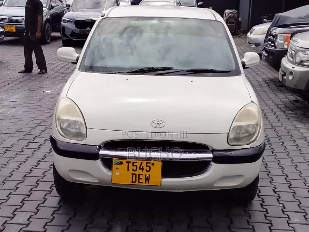 Toyota Duet 2002 White