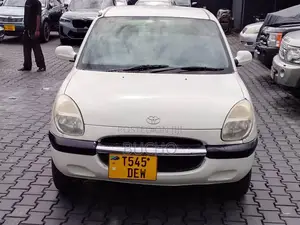 Toyota Duet 2002 White