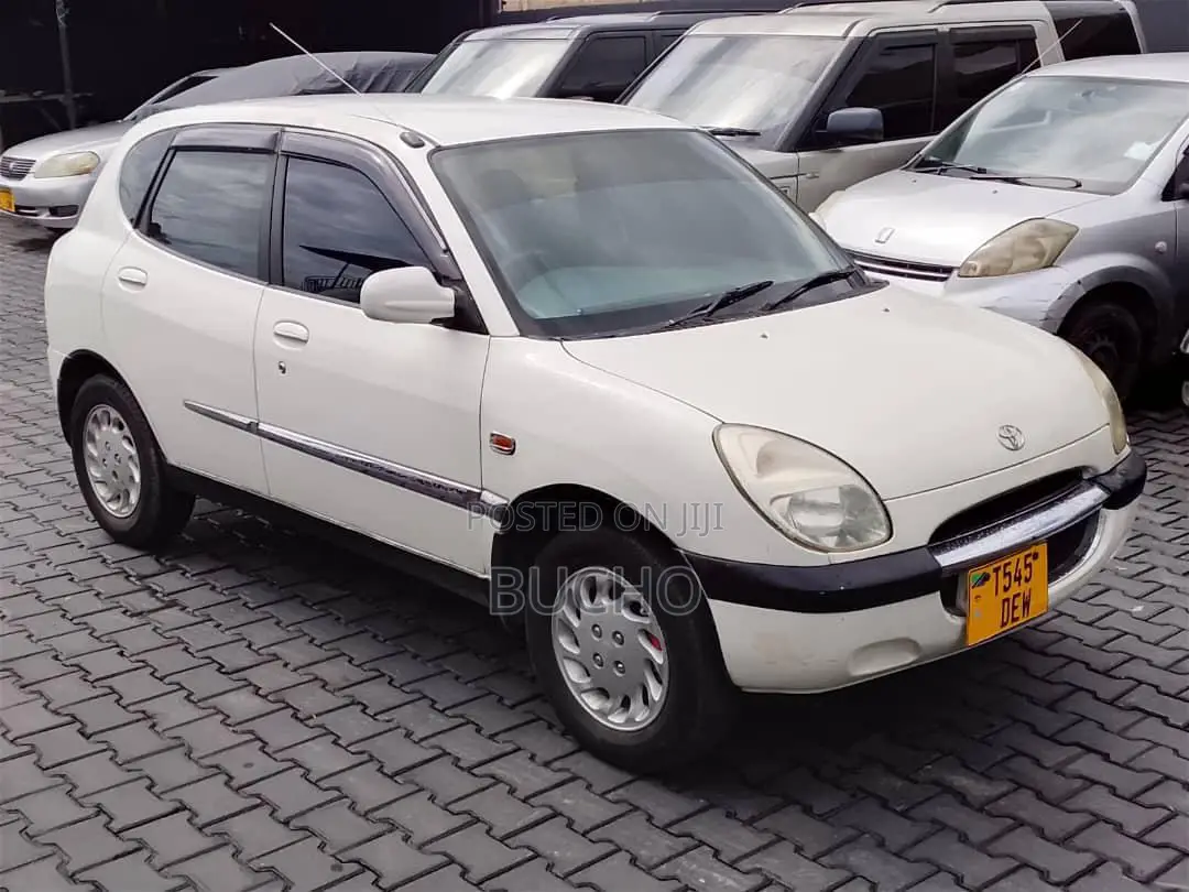 Toyota Duet 2002 White