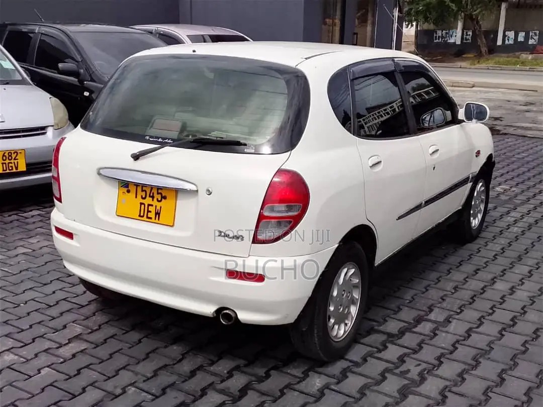 Toyota Duet 2002 White