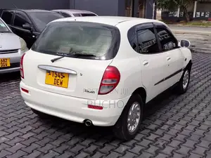 Toyota Duet 2002 White