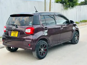 Toyota Passo 2018 Maroon