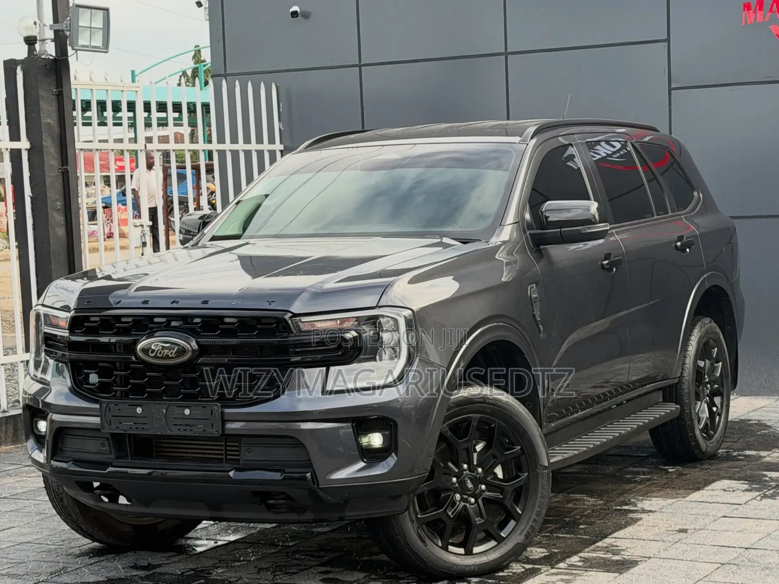 Ford Everest 2024 Gray